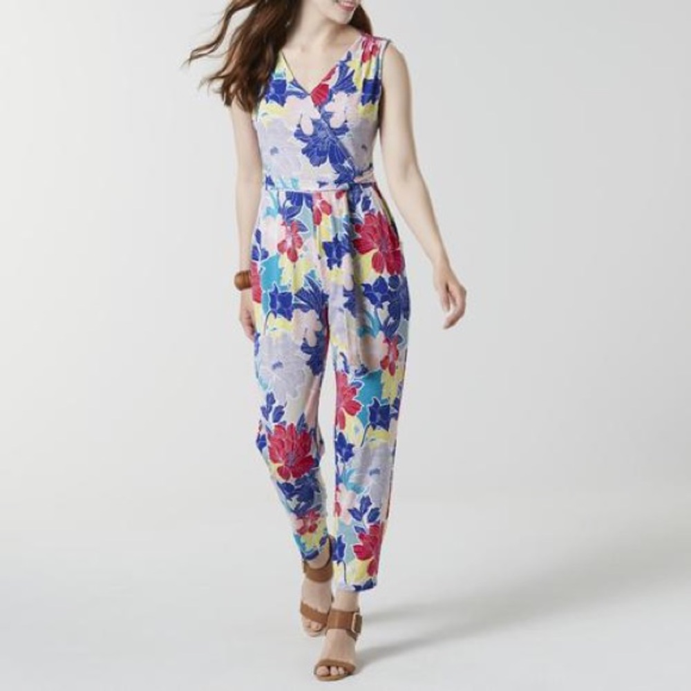 Simply styled women cross front floral  jumpsuit .